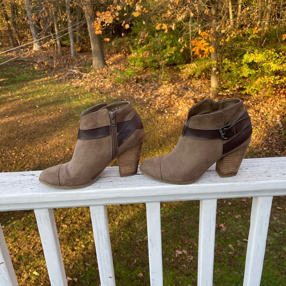 Women’s ankle boots.